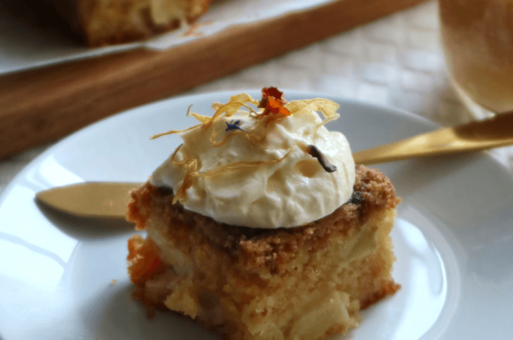 Pineapple Apple Crumble Cake Recipe